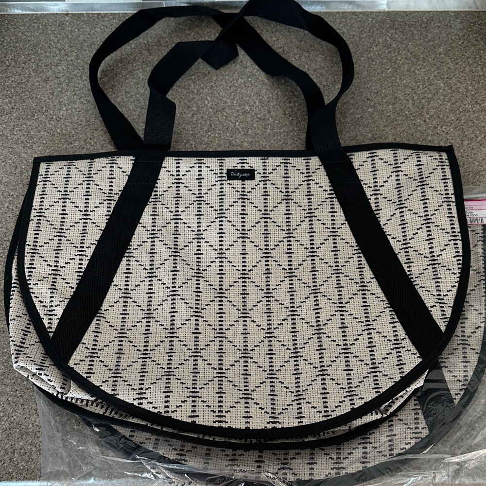Thirty-One round utility tote. Black and Cream Geometric Tote
